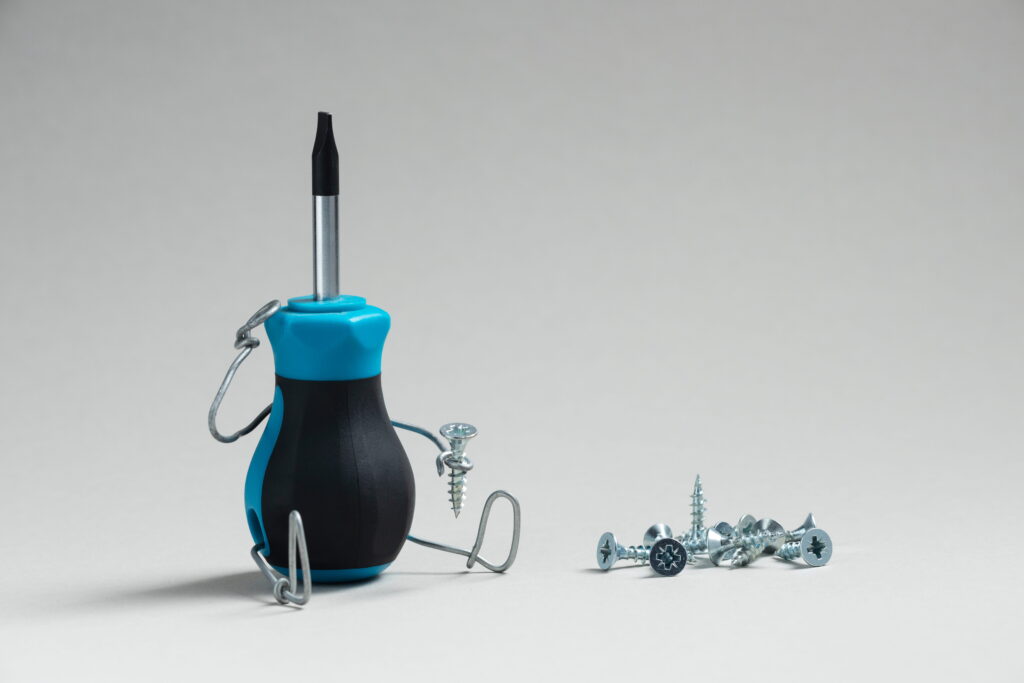 animated-screwdriver-with-white-background (1)